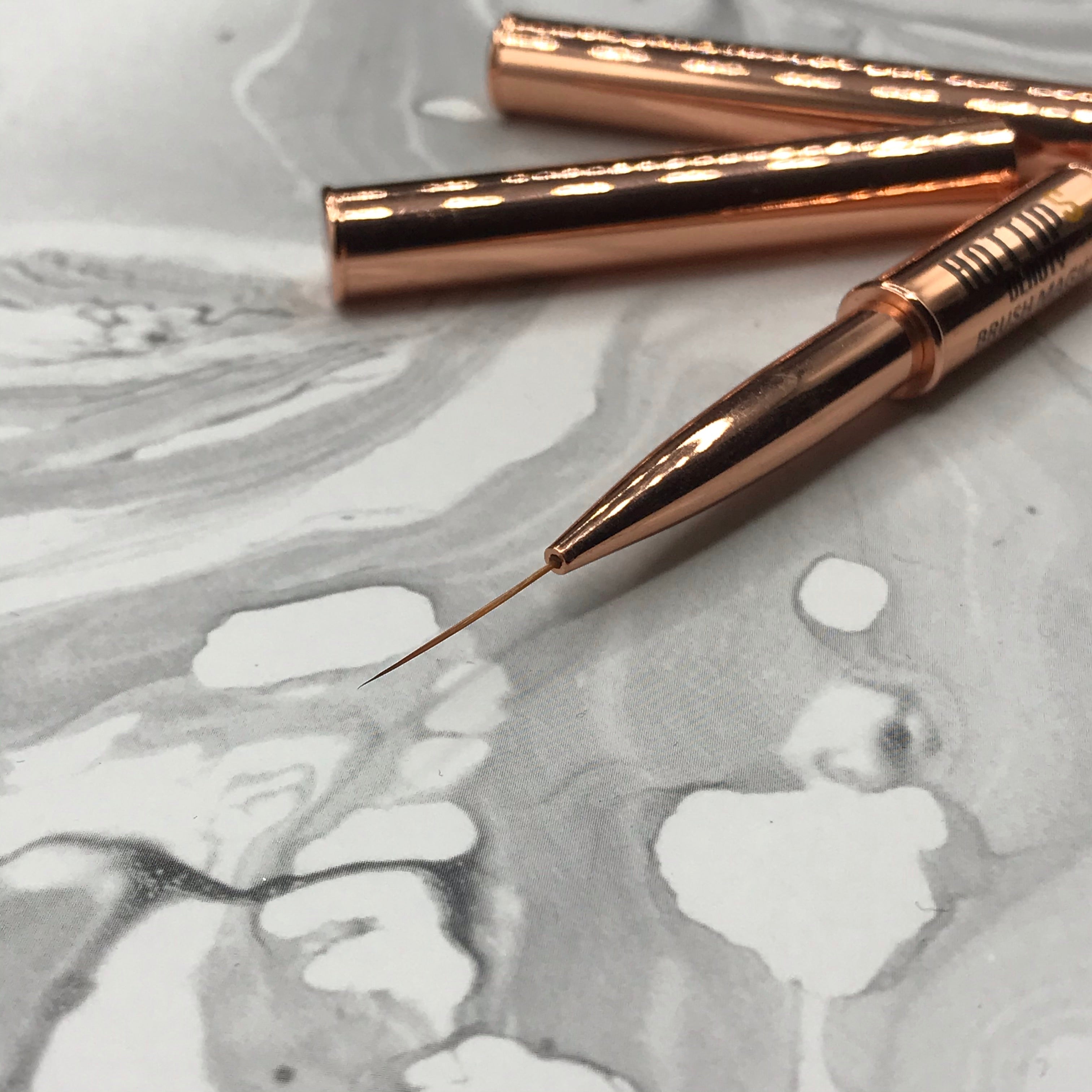 Ultra Thin Liner Duo Brush: Medium - Long