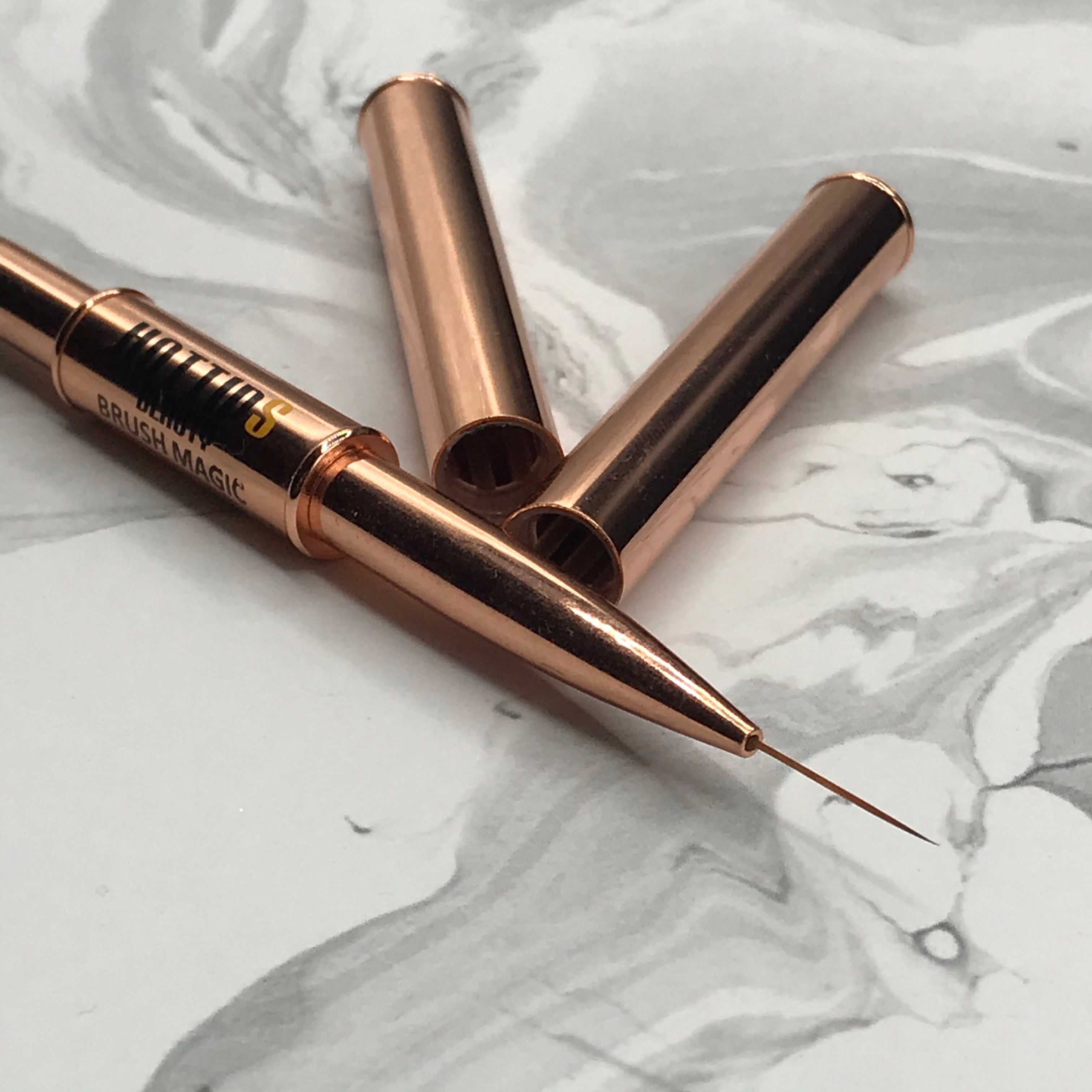 Ultra Thin Liner Duo Brush: Medium - Long